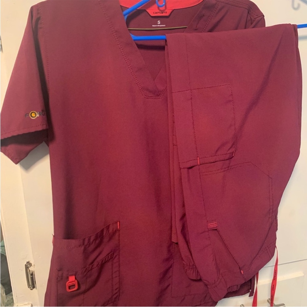 Carhartt Women's Burgundy Scrub Set